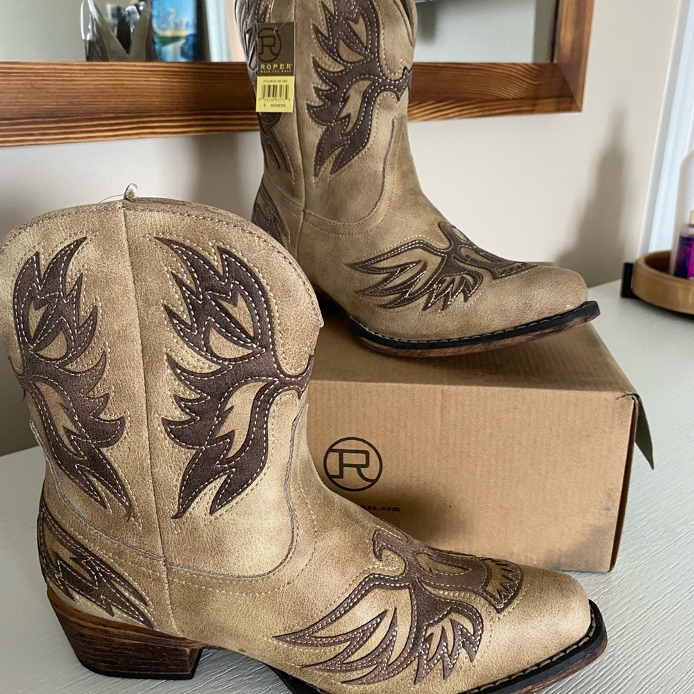 Ladies cowgirl ankle boots